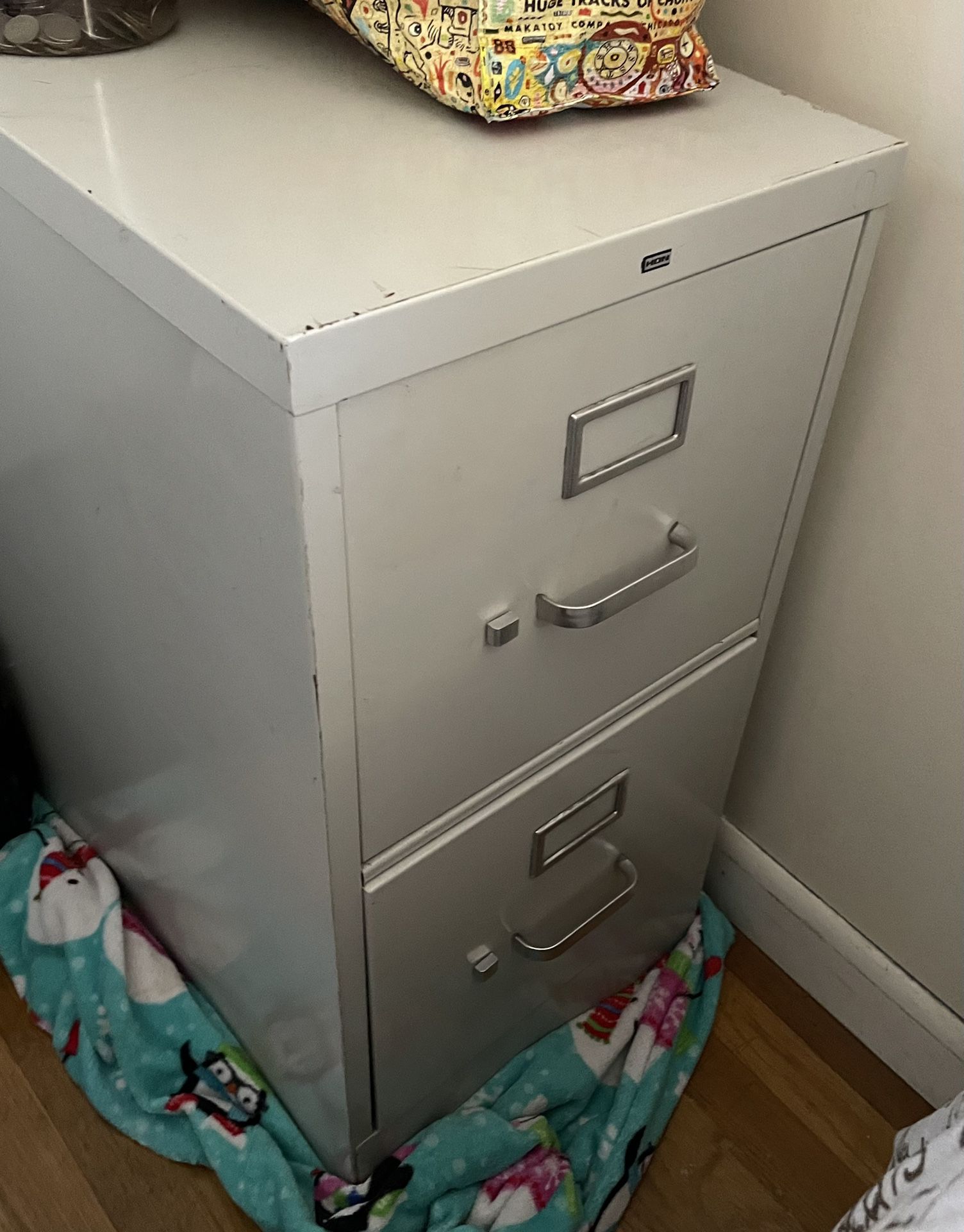 Metal 2-drawer filing cabinet