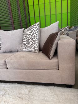 LIKE NEW 2pc sofa couch set (DELIVERY AVAILABLE)