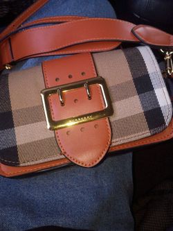 Classic Burberry Purse – Beautiful Condition, 100% Authentic