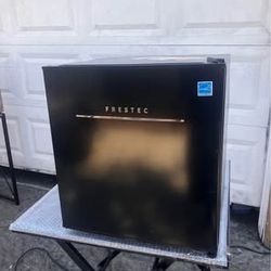 NOT WORKING Frestec 1.6 Cu.Ft Mini Fridge with freezer, Compact Refrigerator with Freezer