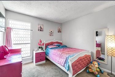 Bed room set includes everything