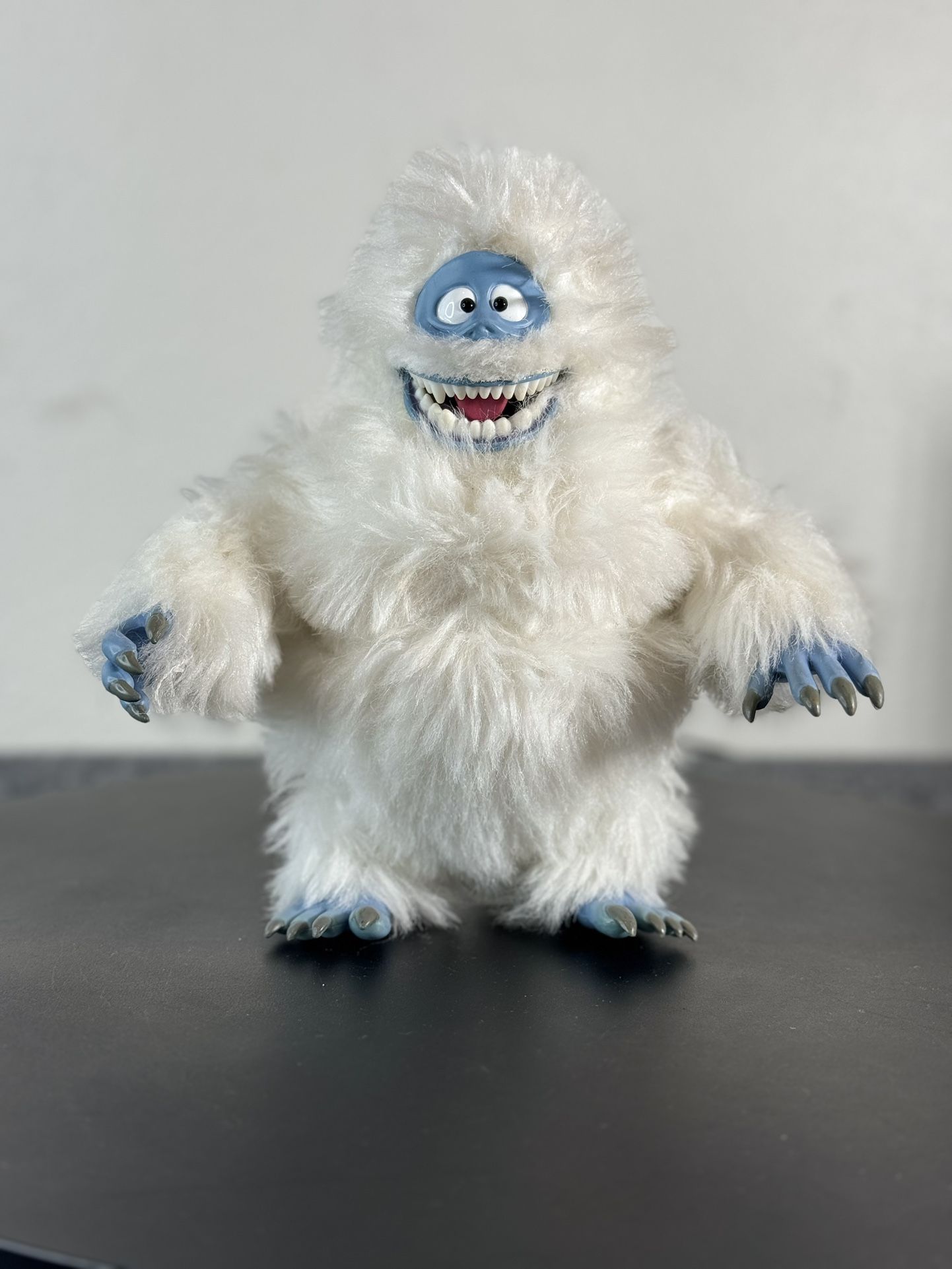 Bumble The Abominable Snowman Monster Posable Plush Rudolph Playing Mantis