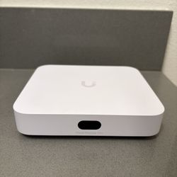Ubiquiti Cloud Gateway Max