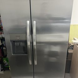 Frigidaire Refrigerator 