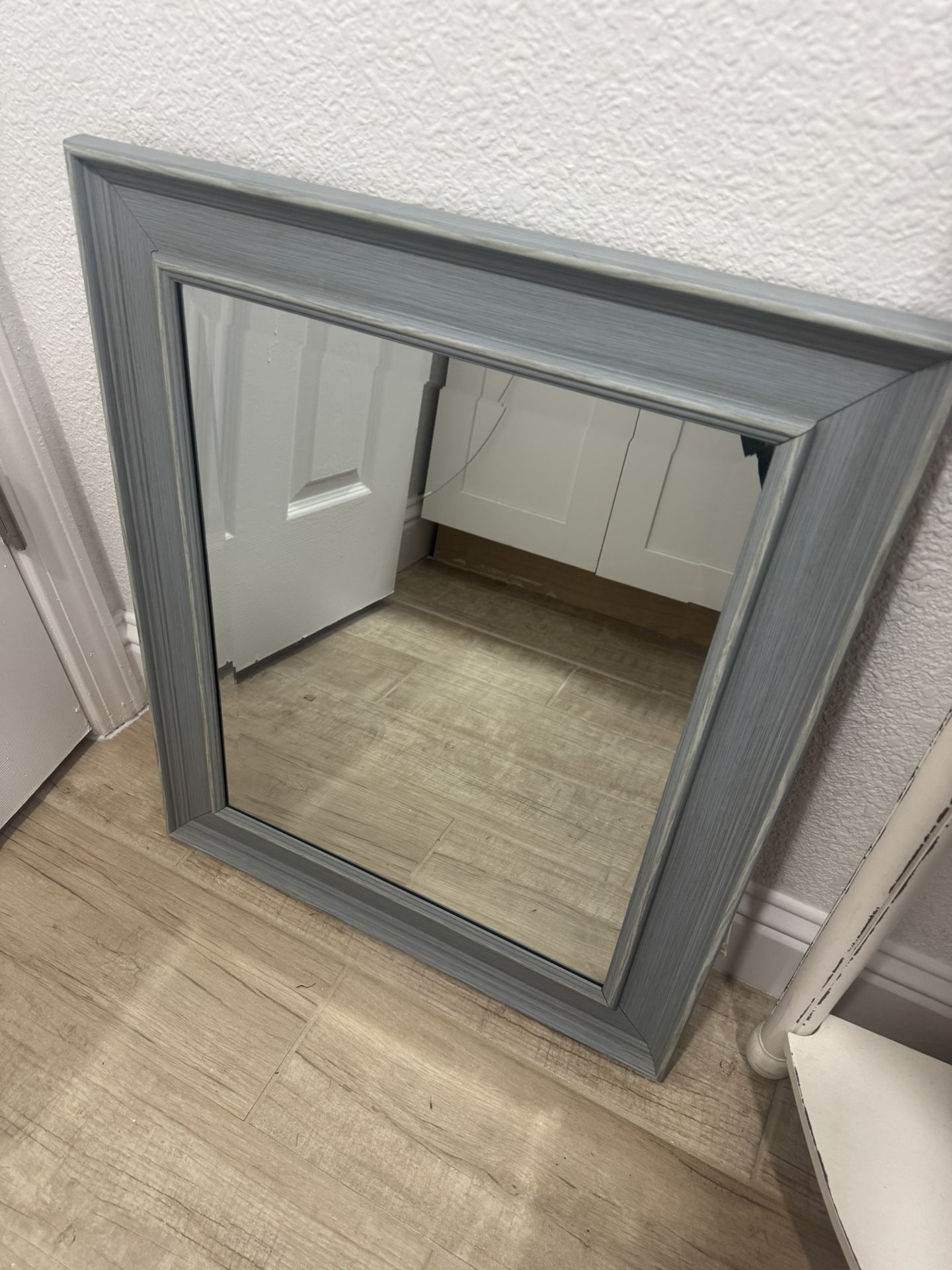 Medium mirror