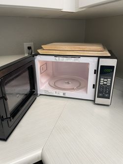 Like New BLACK DECKER Digital Microwave Oven $75 for Sale in Phoenix, AZ -  OfferUp