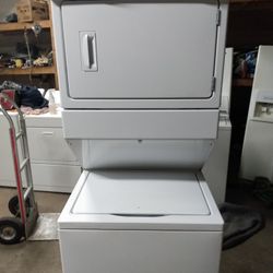 2 Years Old Stackable Gas Dryer Washer They Both Work Great Clean Inside And Out