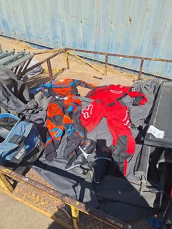 Fox racing gear kids both and pads