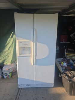 Kenmore refrigerator [like new]