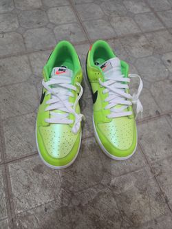 Nike Volt Dunk Size 9