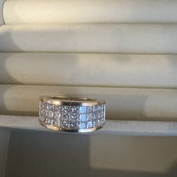 Unisex 14 Carat Gold 3 Carat Diamond Ring 