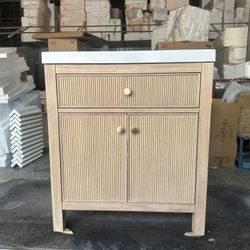 30” Bathroom Vanity In white Oak