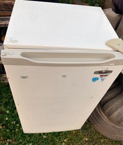 Haier mini fridge. Read description 1st