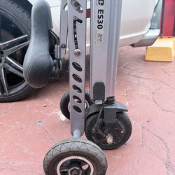 Folding tricycle scooter