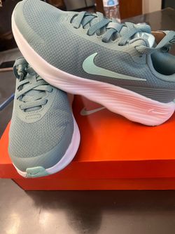 TENIS DE MUJER SIZE 6 MARCA “NIKE”