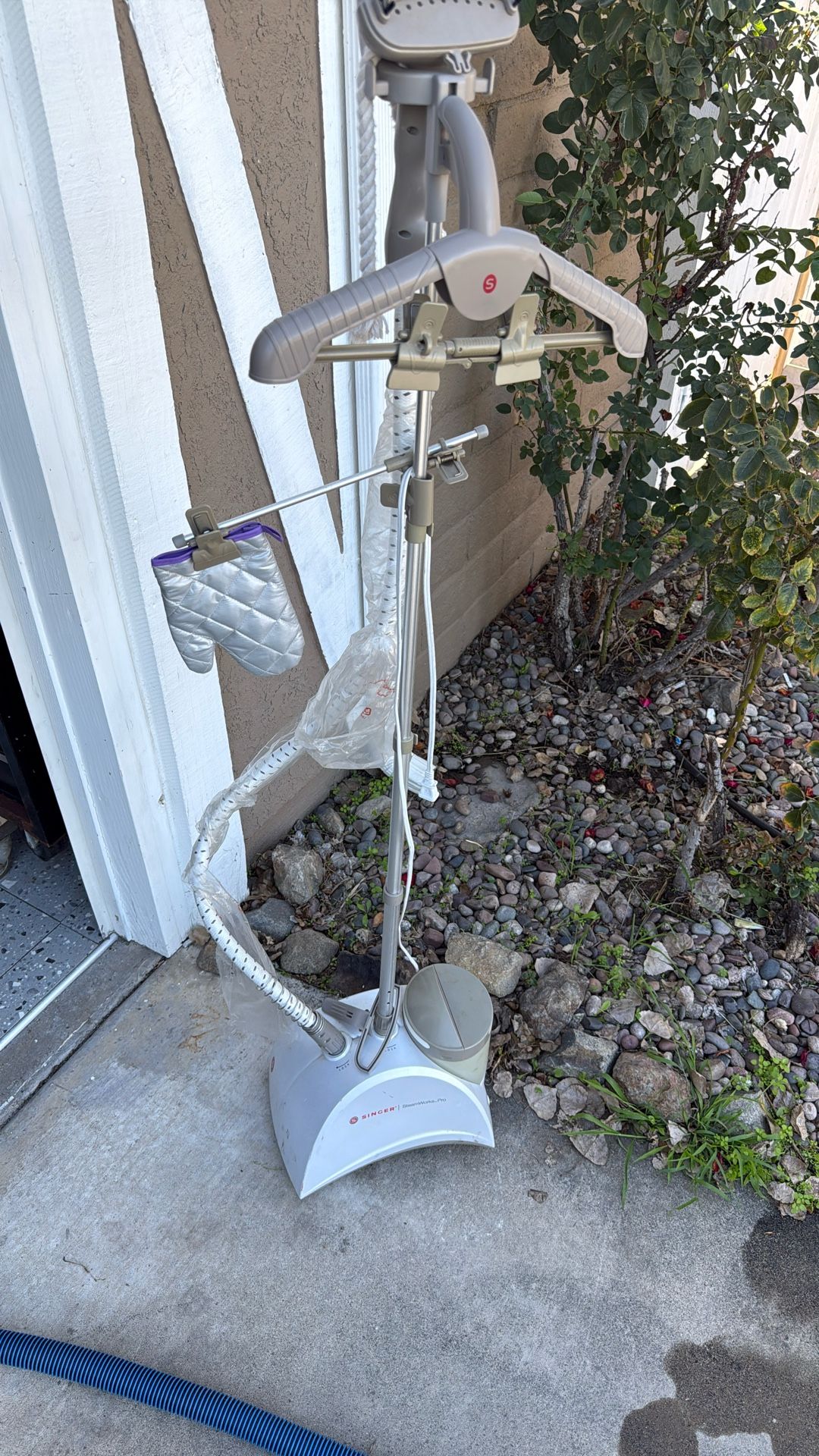 Singer Steam Works Pro Garment And Fabric Steamer 