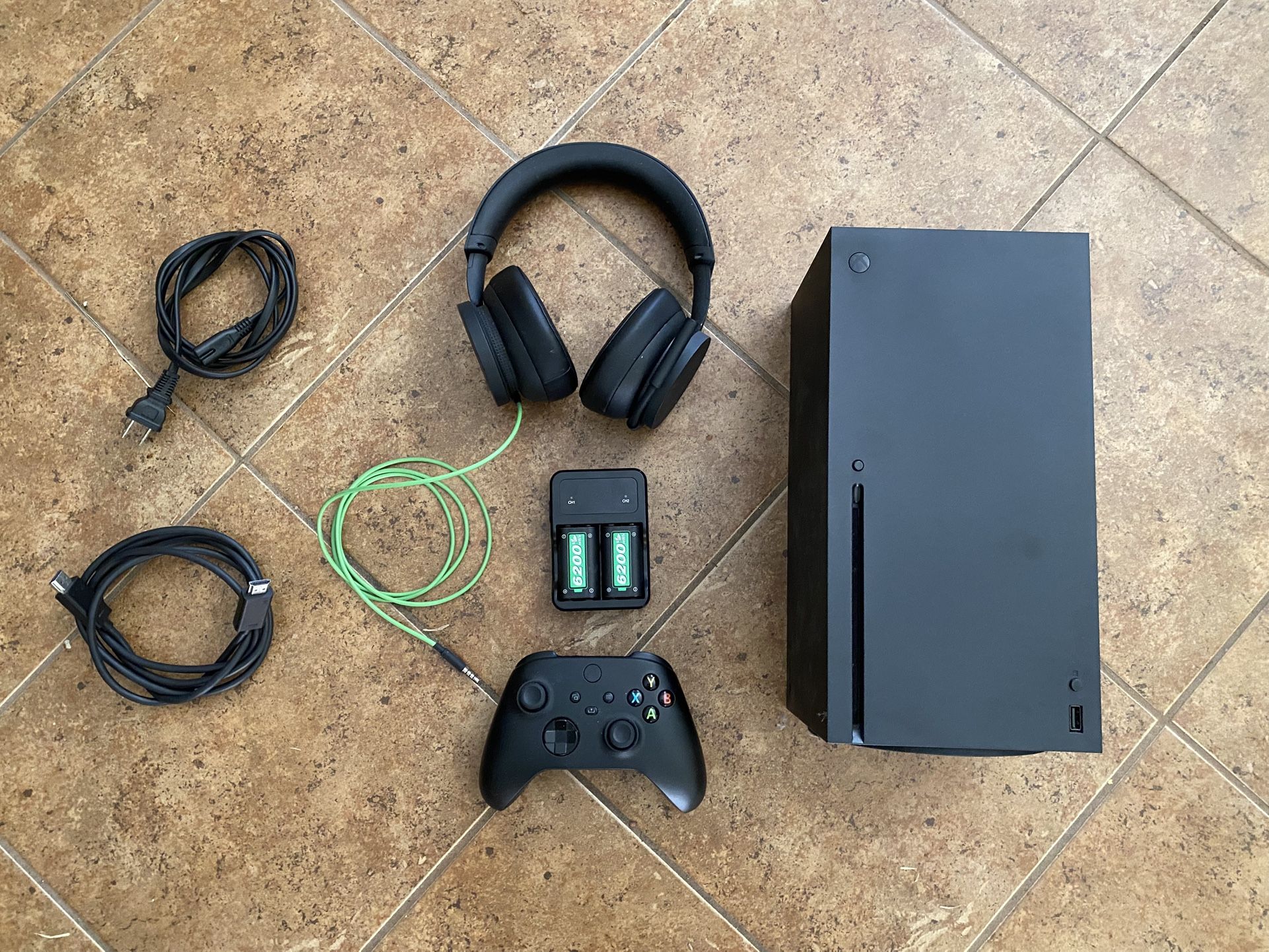 Xbox Series X -1TB Under Warranty 03/26 Controller, Headset, (2) Battery Pack w/ Charger 1 Owner