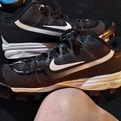 Nike-Cleates Size 8