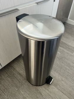 Kitchen trash can