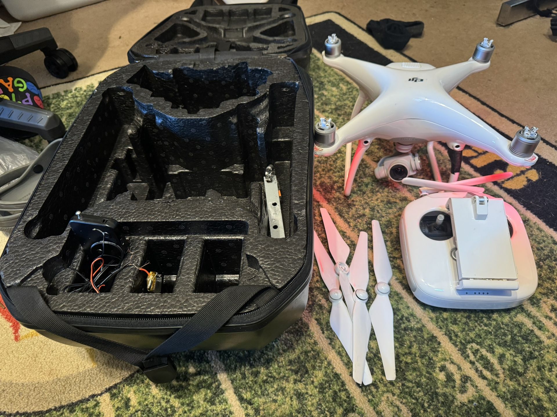 DJI PHANTOM 4