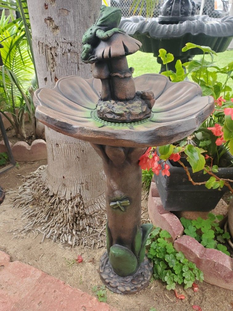 New Frog Bird Bath