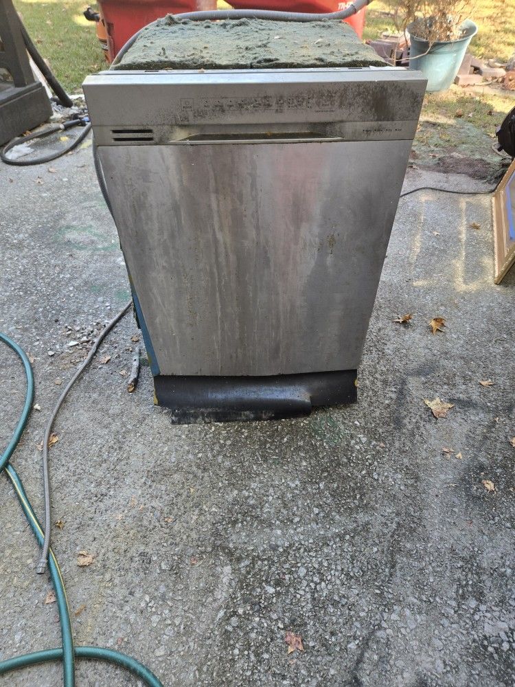 Dishwasher (Needs Repair)FREE