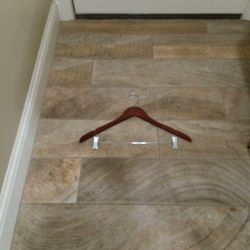 4 Wood Clothes Hangers with Clips