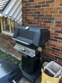 MHP Gas Grill on Pedestal Stand