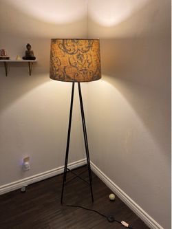 Tripod Lamp world market
