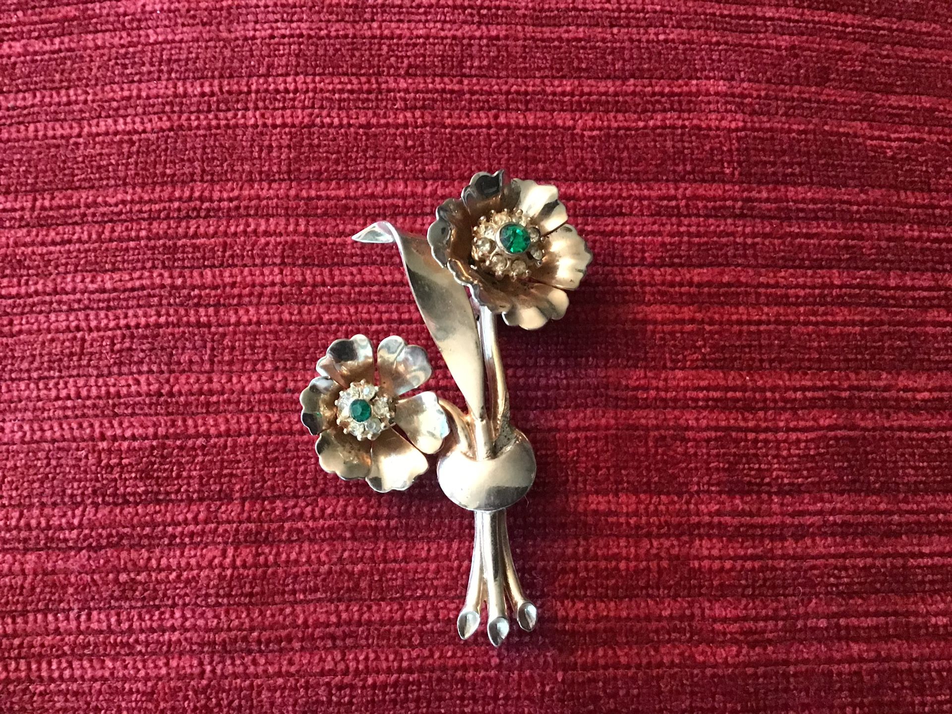 Green rhinestone floral brooch