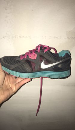 Girls Nike sneakers size 4.5 just $5!!