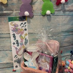 🐇HEYYY!! Need late Easter Baskets??? For all ages $25. 10-12 little gifts per basket.🐇
