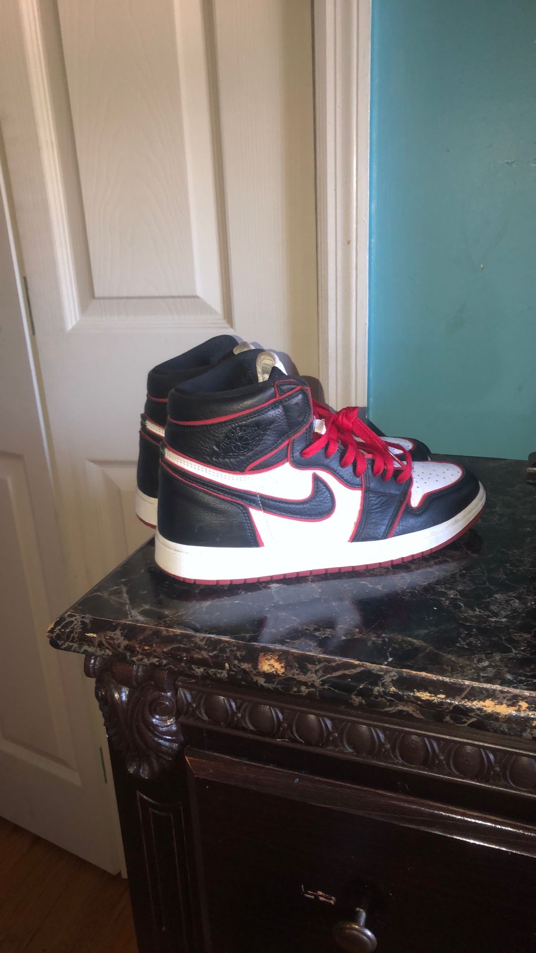 Jordan 1 Blood Line