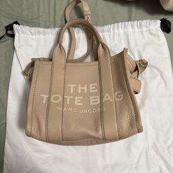 Marc Jacobs The Leather Small Tote Bag in Camel