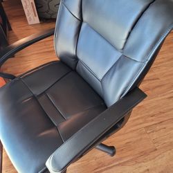 Chair & desk In GOOD condition