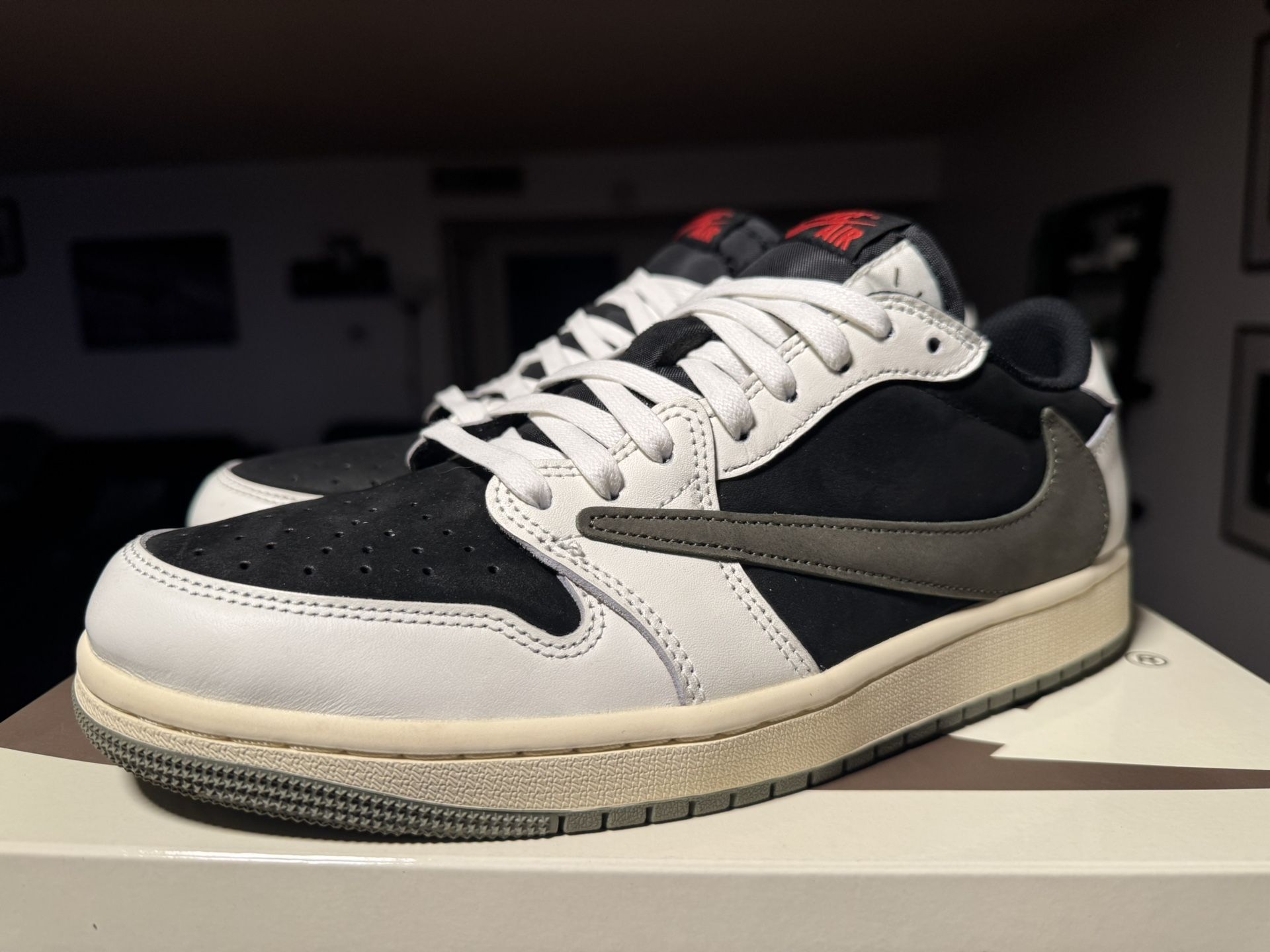 Travis Scott Jordan 1 OG Olive Sz. 9