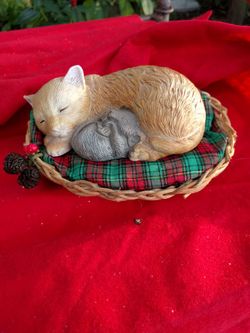 6"x5" resin cat and mouse in wicker basket
