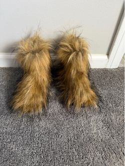 Girls fur boots