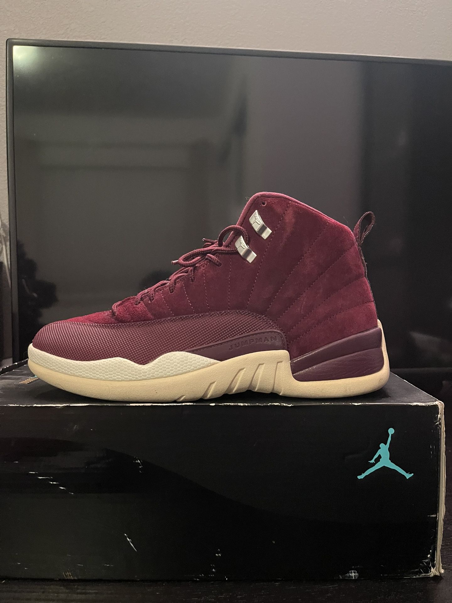 PER-OWNED WITH OG BOX!!! Air Jordan 12 Retro \