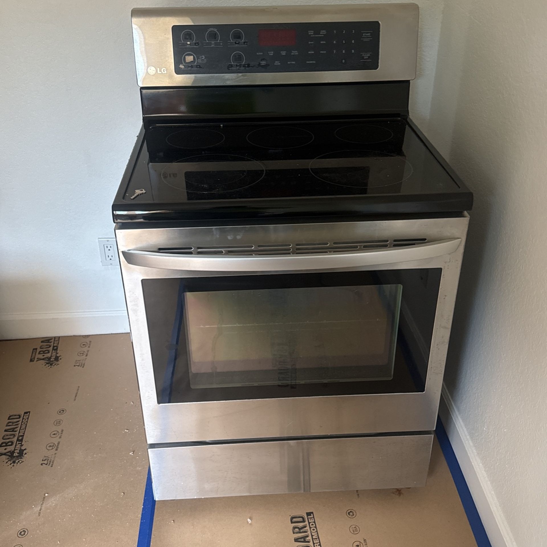 Lg Stove, And Refrigerator 