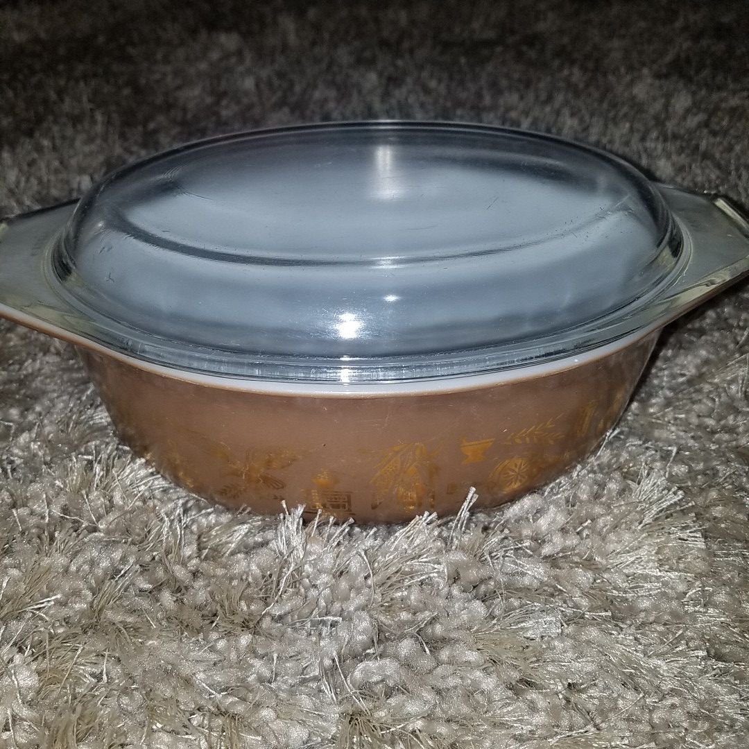 Beautiful vintage Pyrex casserole dish