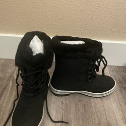 Girls Snow boot NEW