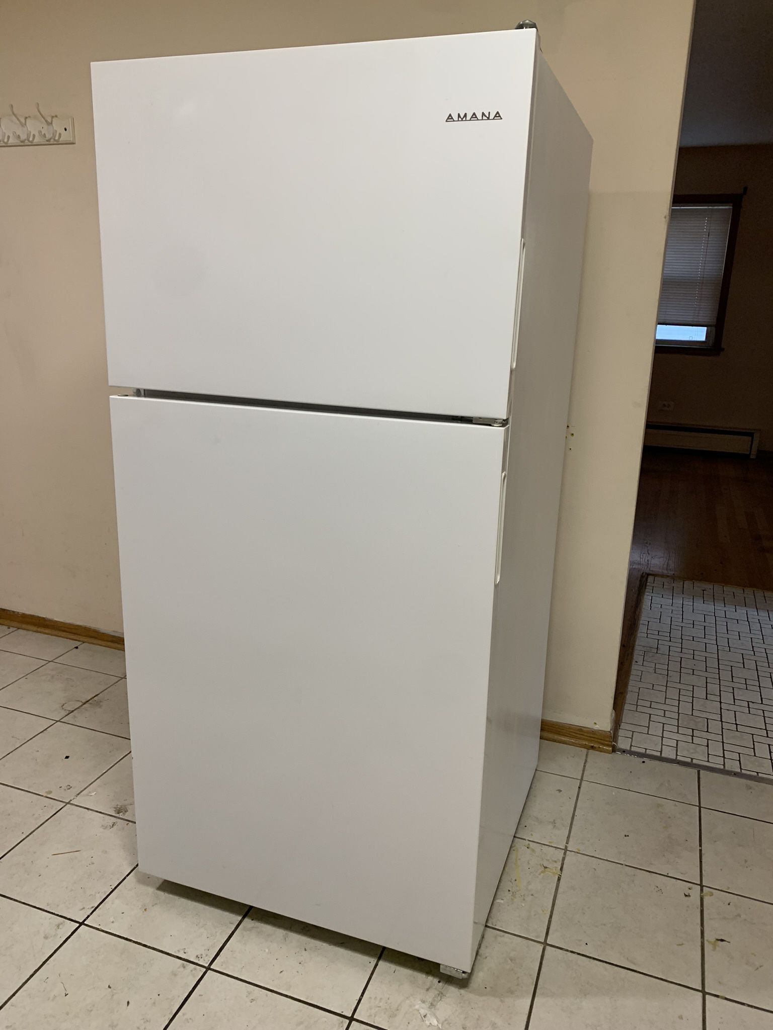 Amana, Type 18MSTFA, Model ART308FFDWO3, White, 18.2 cu. ft. Top Freezer Refrigerator 