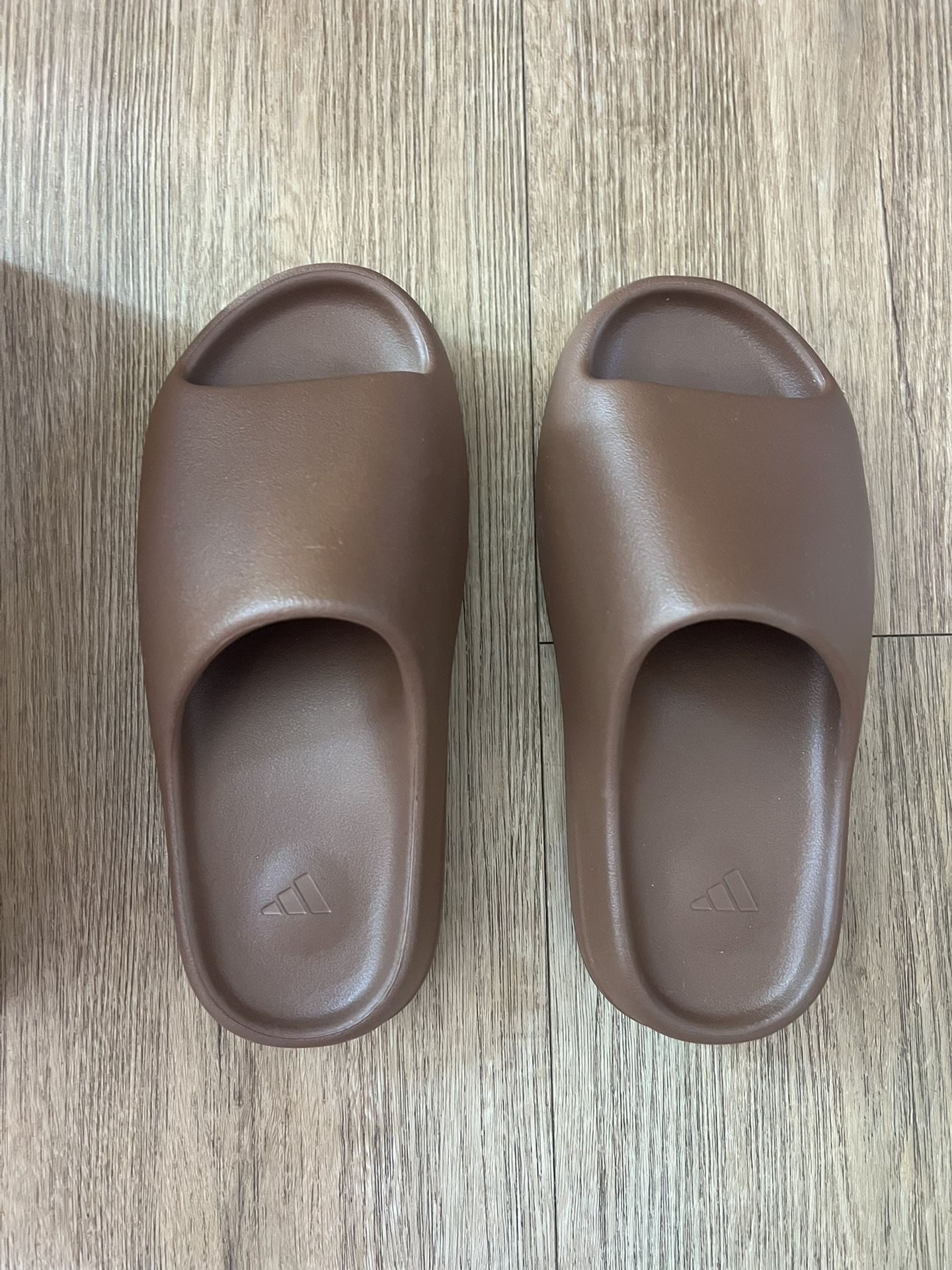 Yeezy Slides Size 9 Flax