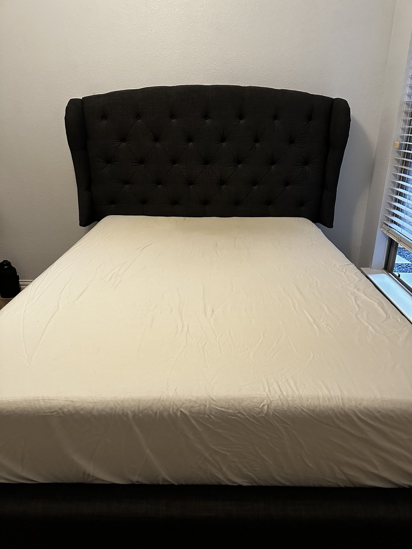 Full Size Bed (Mattress, Frame, & Metal Platform Included)