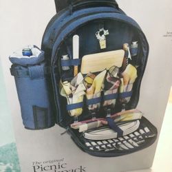 Yukon Picnic Backpack Green With Purple/Grape Pattern Service For Four And Blanket.   New!!
