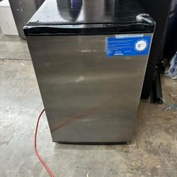 Upstreman 3.0 Cu.ft Compact Upright Freezer, Freestanding Mini Freezer Stainless Steel Single Door