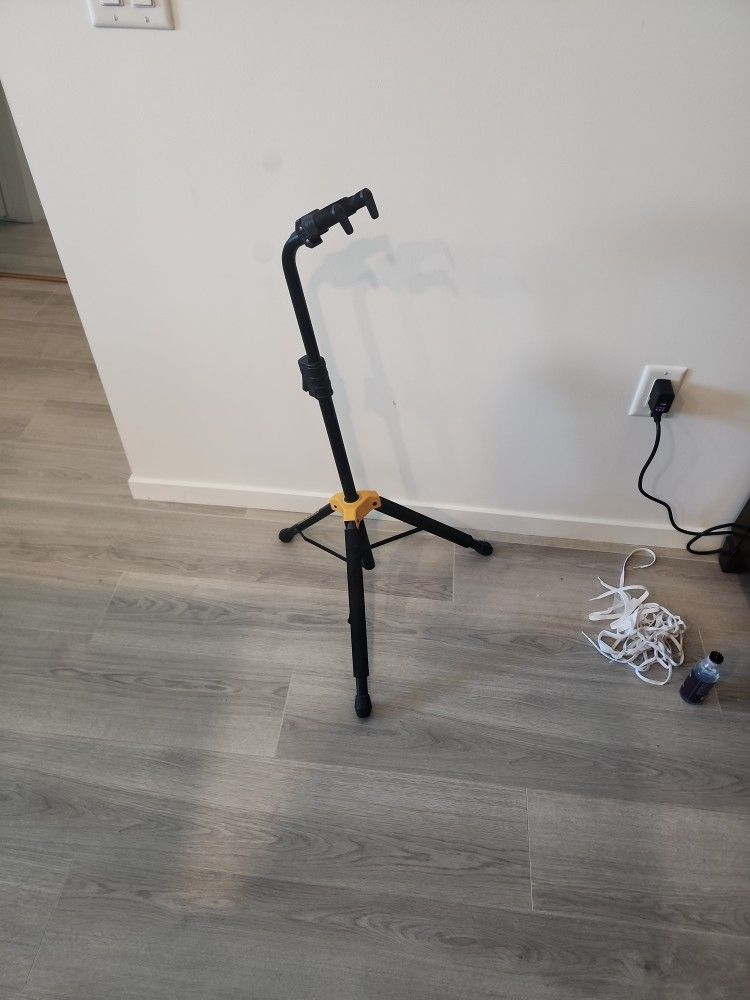 Hercules Guitar Stand