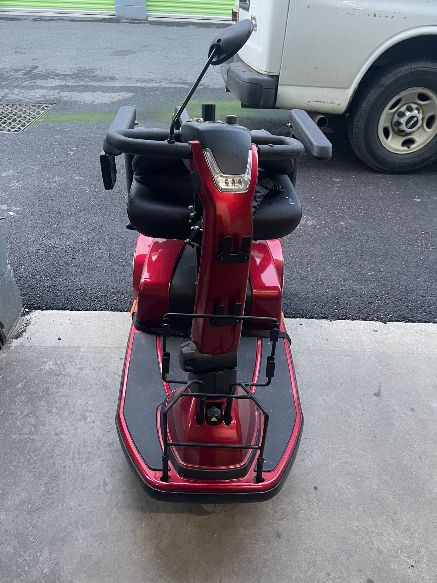 Celebrity X3 Wheels Skooter
