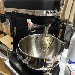 KitchenAid Matte Black - Bowl Lift Stand Mixer for Sale in La Mirada, CA -  OfferUp